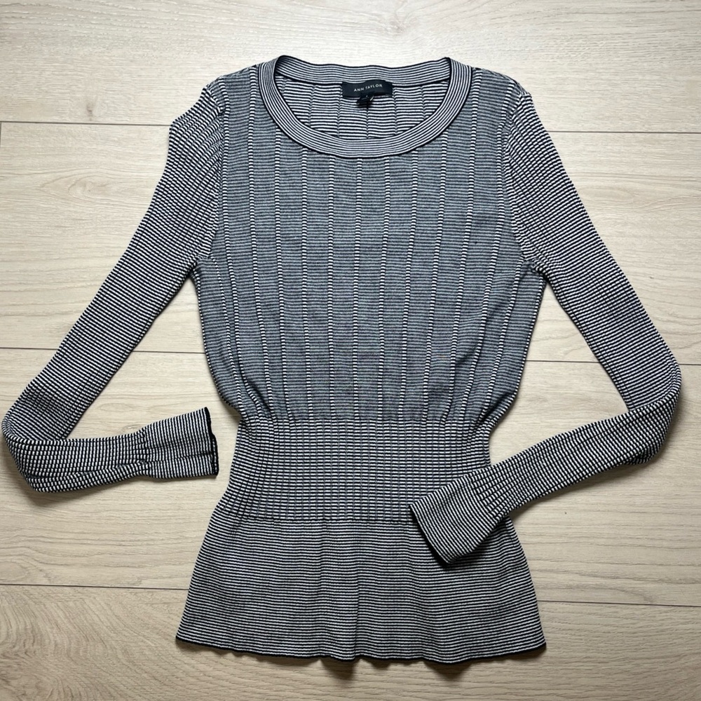 Ann Taylor Black & White Long Sleeve Sweater With Peplum Waist Women’s Small